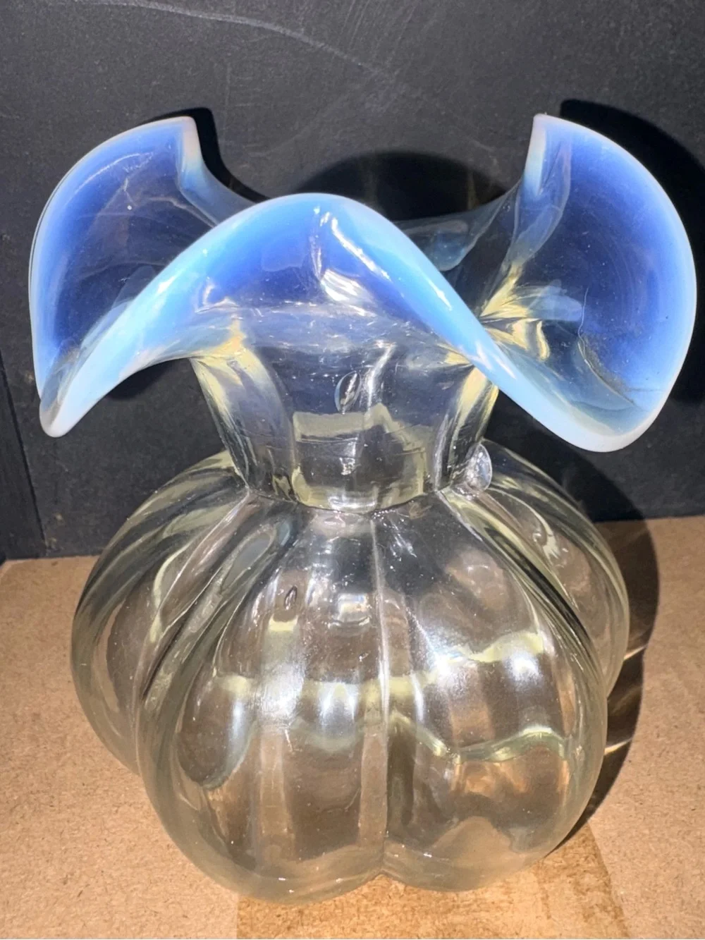 Vietri Hibiscus RARE Clear Hand Blown Italian vase with opalescence trim 5in